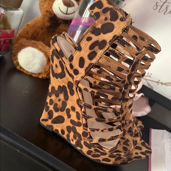 BAMBOO Leopard Print Strappy Gladiator Heels - Tan and Black - Picture 3 of 3